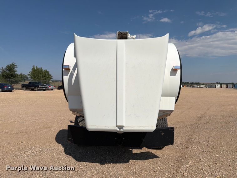 image for item EA0443 1997 Kenworth T800 bucket truck