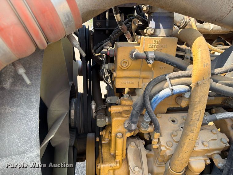 image for item EA0443 1997 Kenworth T800 bucket truck