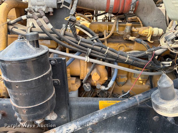 image for item EA0443 1997 Kenworth T800 bucket truck