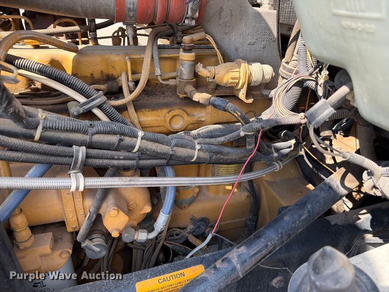 image for item EA0443 1997 Kenworth T800 bucket truck