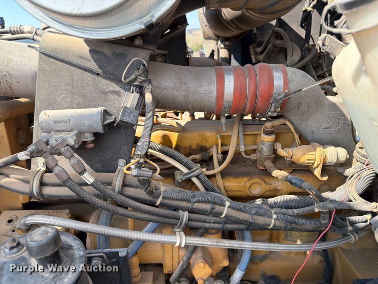 image for item EA0443 1997 Kenworth T800 bucket truck