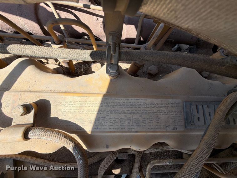image for item EA0443 1997 Kenworth T800 bucket truck