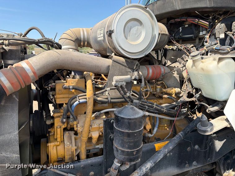 image for item EA0443 1997 Kenworth T800 bucket truck