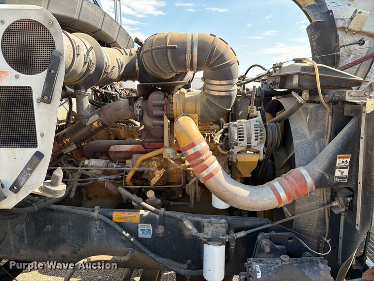 image for item EA0443 1997 Kenworth T800 bucket truck