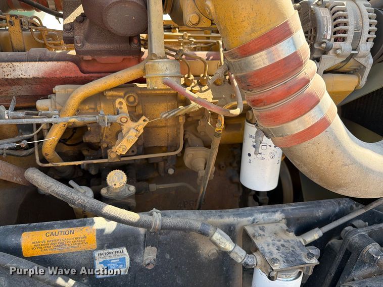 image for item EA0443 1997 Kenworth T800 bucket truck
