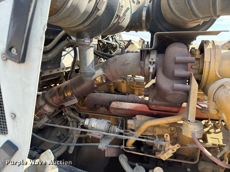 image for item EA0443 1997 Kenworth T800 bucket truck