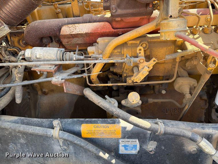 image for item EA0443 1997 Kenworth T800 bucket truck