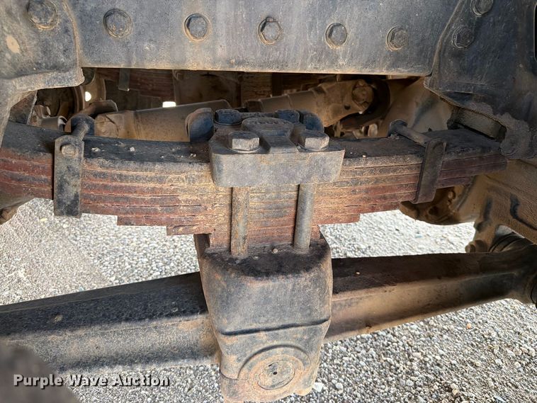 image for item EA0443 1997 Kenworth T800 bucket truck