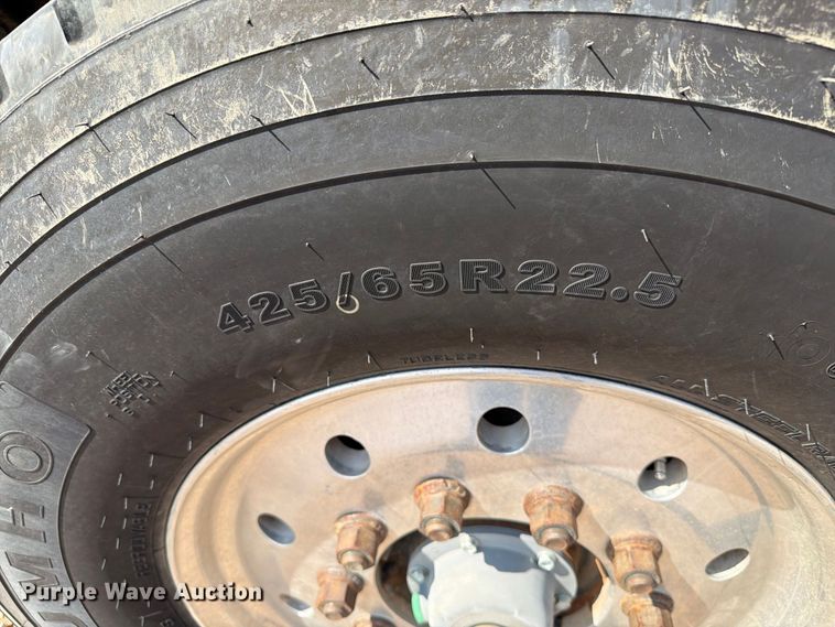 image for item EA0443 1997 Kenworth T800 bucket truck