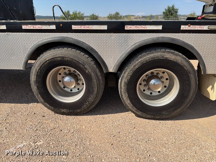 image for item EA0443 1997 Kenworth T800 bucket truck