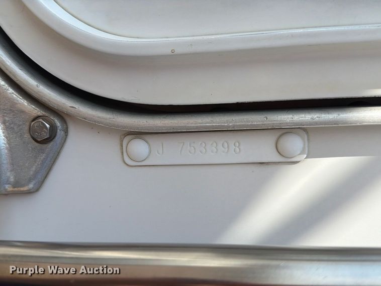 image for item EA0443 1997 Kenworth T800 bucket truck