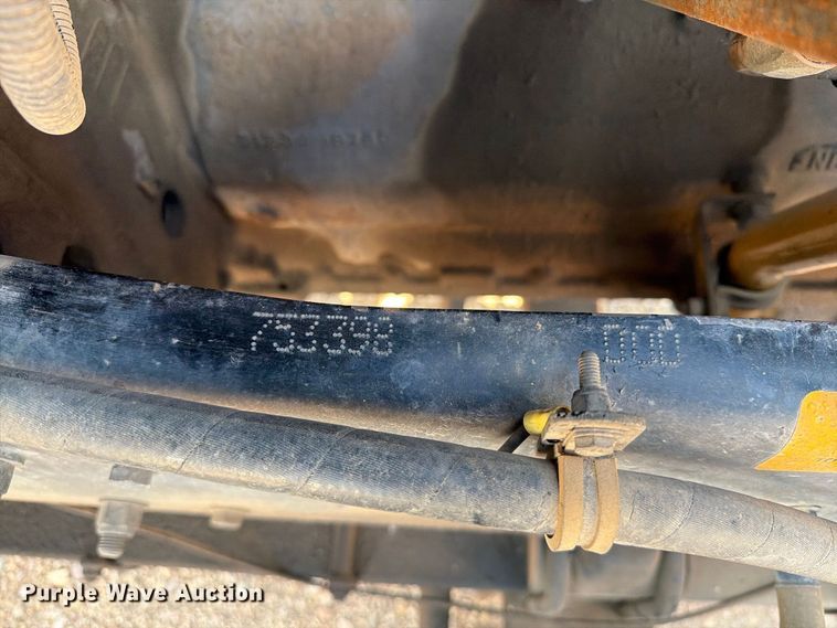 image for item EA0443 1997 Kenworth T800 bucket truck