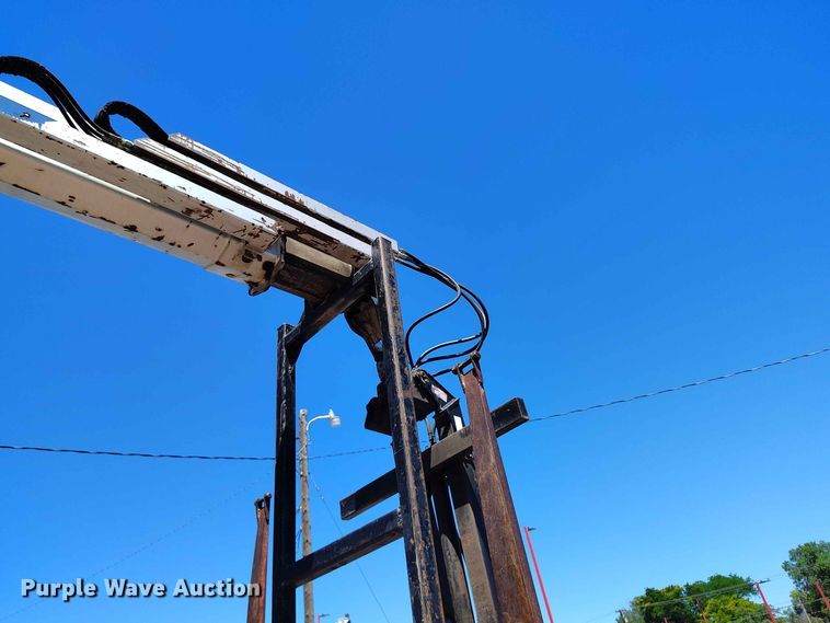 image for item ED0166 2000 Sterling L9500 crane truck