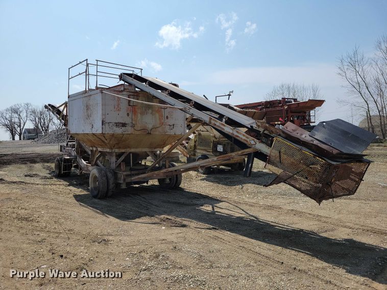 image for item EE0957 Universal Cedar Rapids conveyor