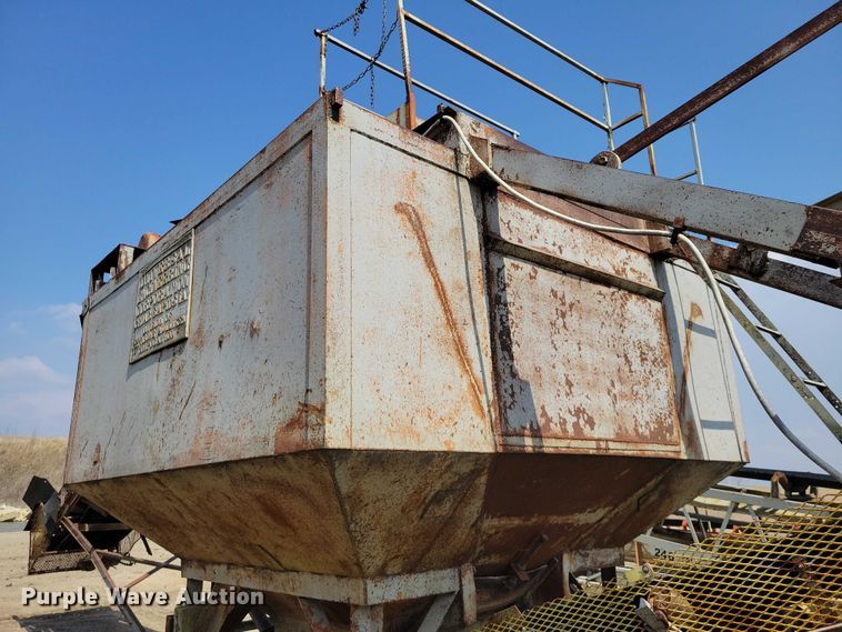 image for item EE0957 Universal Cedar Rapids conveyor