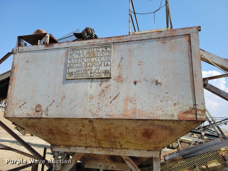 image for item EE0957 Universal Cedar Rapids conveyor