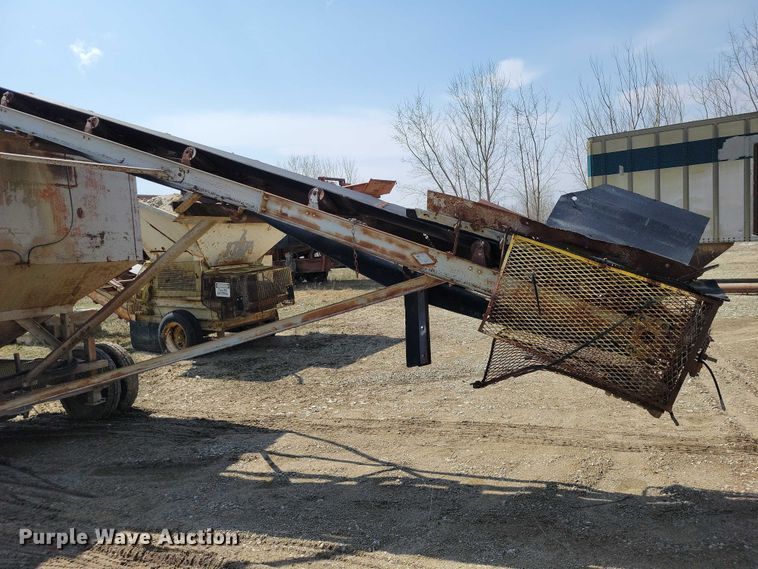 image for item EE0957 Universal Cedar Rapids conveyor
