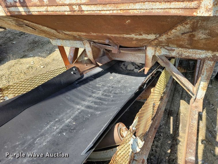 image for item EE0957 Universal Cedar Rapids conveyor
