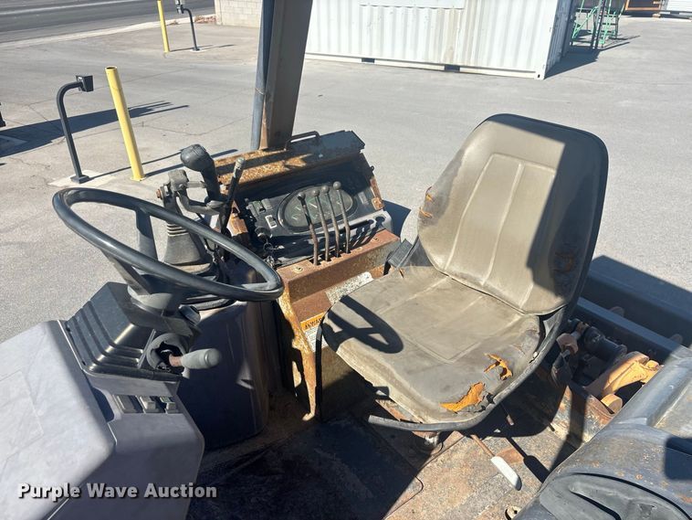 image for item EE6470 2001 Case 570MXT landscape tractor