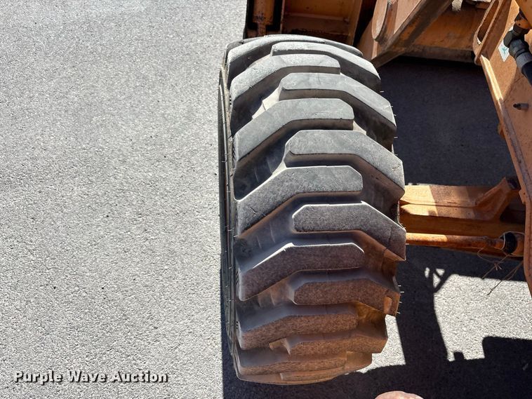 image for item EE6470 2001 Case 570MXT landscape tractor