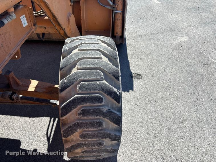 image for item EE6470 2001 Case 570MXT landscape tractor