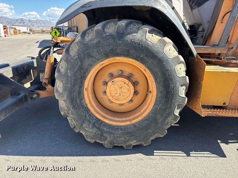 image for item EE6470 2001 Case 570MXT landscape tractor