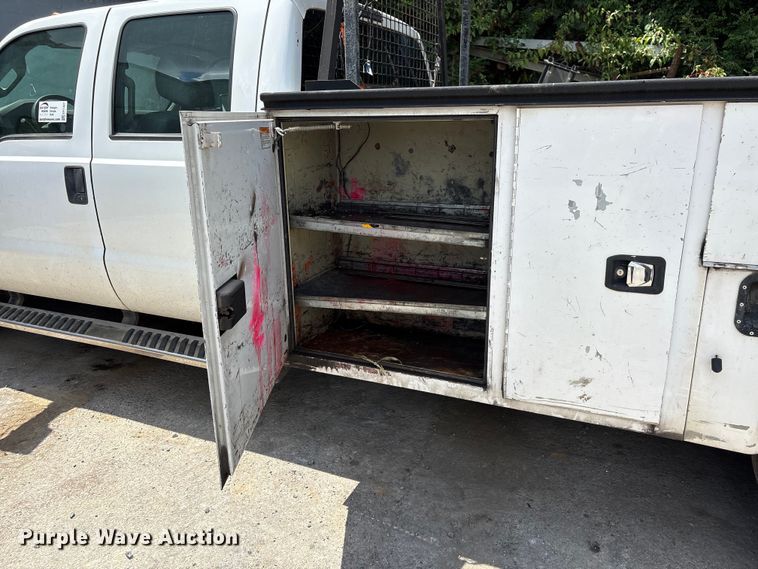 image for item EF1327 2016 Ford F550 Super Duty Crew Cab utility / service truck