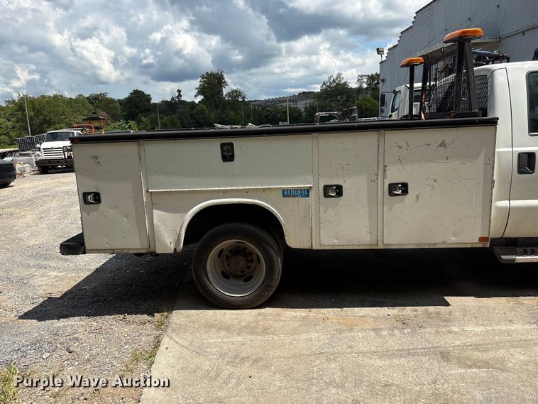 image for item EF1327 2016 Ford F550 Super Duty Crew Cab utility / service truck