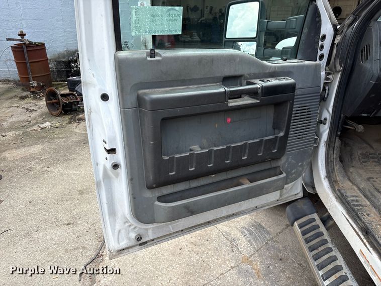 image for item EF1327 2016 Ford F550 Super Duty Crew Cab utility / service truck