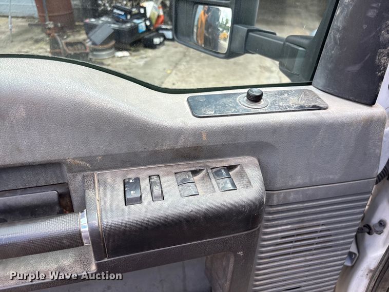 image for item EF1327 2016 Ford F550 Super Duty Crew Cab utility / service truck