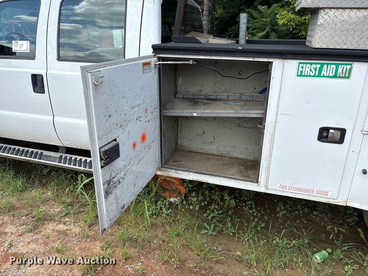 image for item EF1328 2016 Ford F550 Super Duty Crew Cab utility / service truck