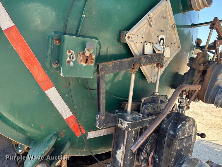 image for item EF1347 1996 Freightliner USF-1E vacuum truck