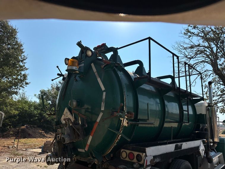 image for item EF1347 1996 Freightliner USF-1E vacuum truck