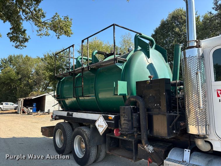 image for item EF1347 1996 Freightliner USF-1E vacuum truck