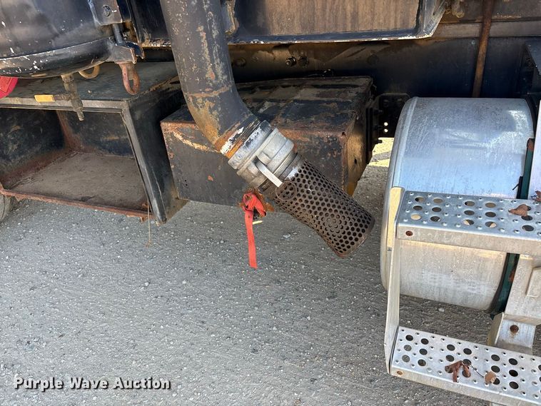 image for item EF1347 1996 Freightliner USF-1E vacuum truck