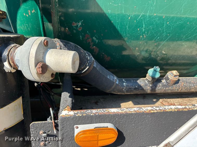 image for item EF1347 1996 Freightliner USF-1E vacuum truck