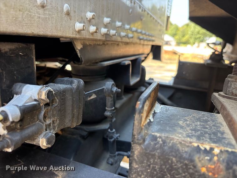 image for item EF1347 1996 Freightliner USF-1E vacuum truck