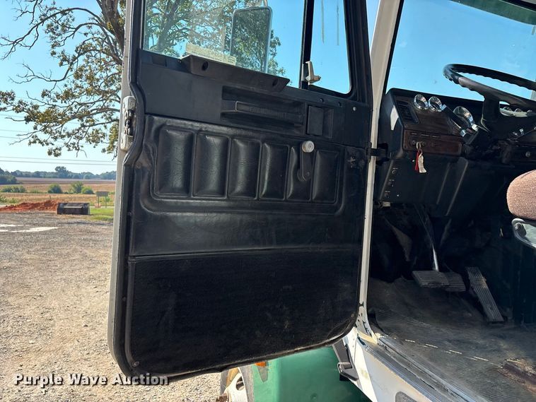 image for item EF1347 1996 Freightliner USF-1E vacuum truck