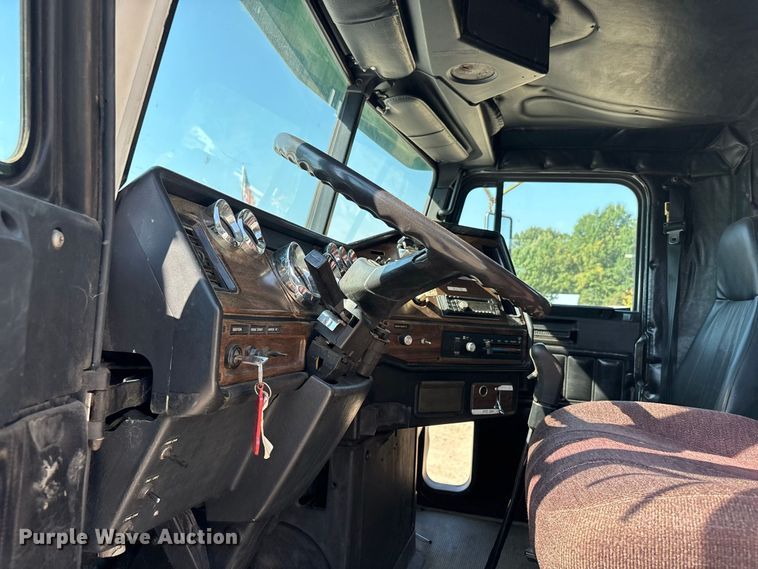 image for item EF1347 1996 Freightliner USF-1E vacuum truck