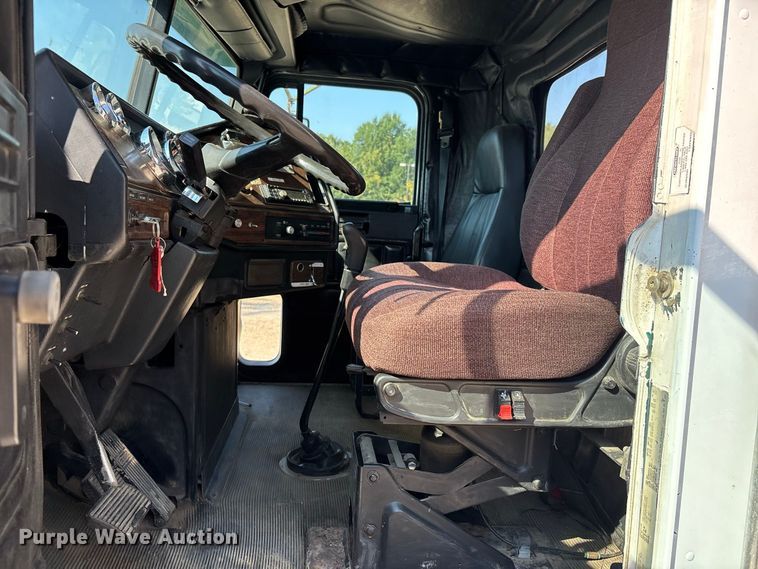 image for item EF1347 1996 Freightliner USF-1E vacuum truck