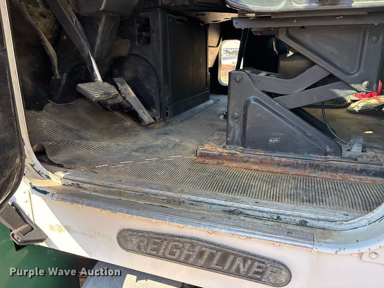 image for item EF1347 1996 Freightliner USF-1E vacuum truck