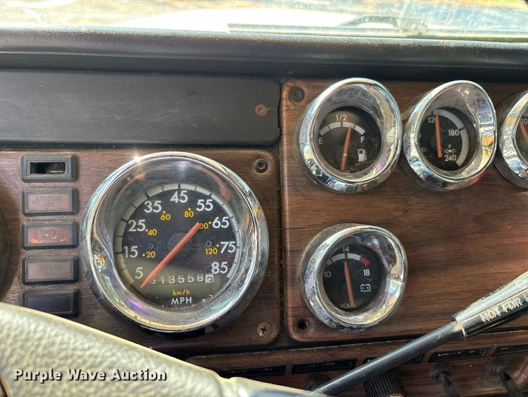 image for item EF1347 1996 Freightliner USF-1E vacuum truck