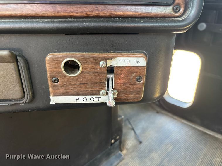 image for item EF1347 1996 Freightliner USF-1E vacuum truck