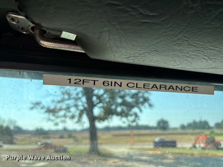 image for item EF1347 1996 Freightliner USF-1E vacuum truck