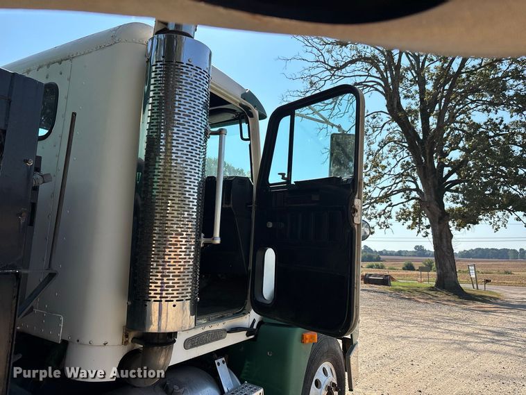 image for item EF1347 1996 Freightliner USF-1E vacuum truck