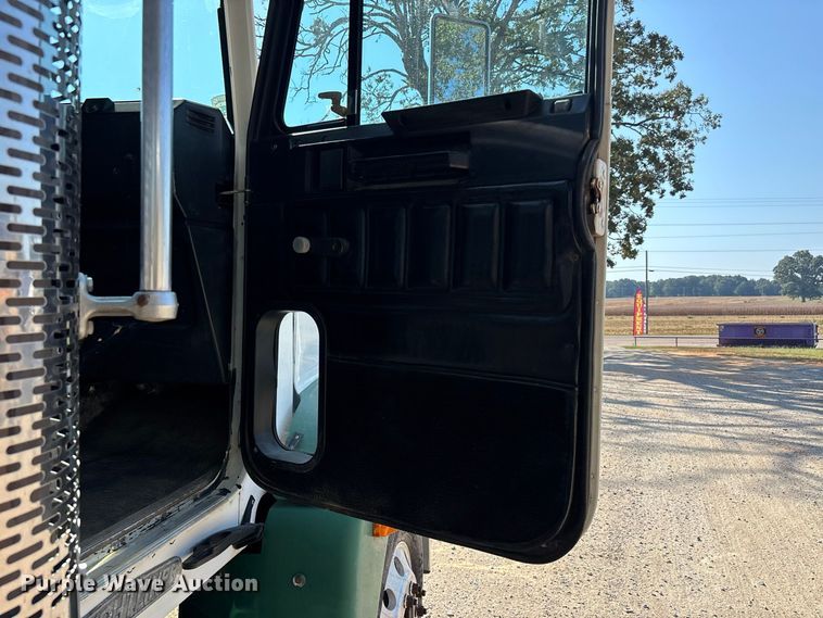image for item EF1347 1996 Freightliner USF-1E vacuum truck
