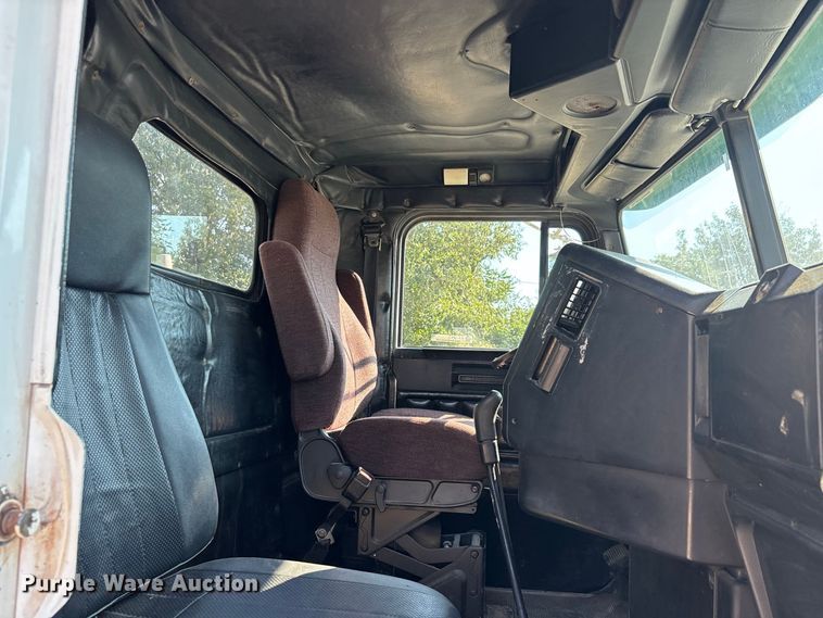 image for item EF1347 1996 Freightliner USF-1E vacuum truck
