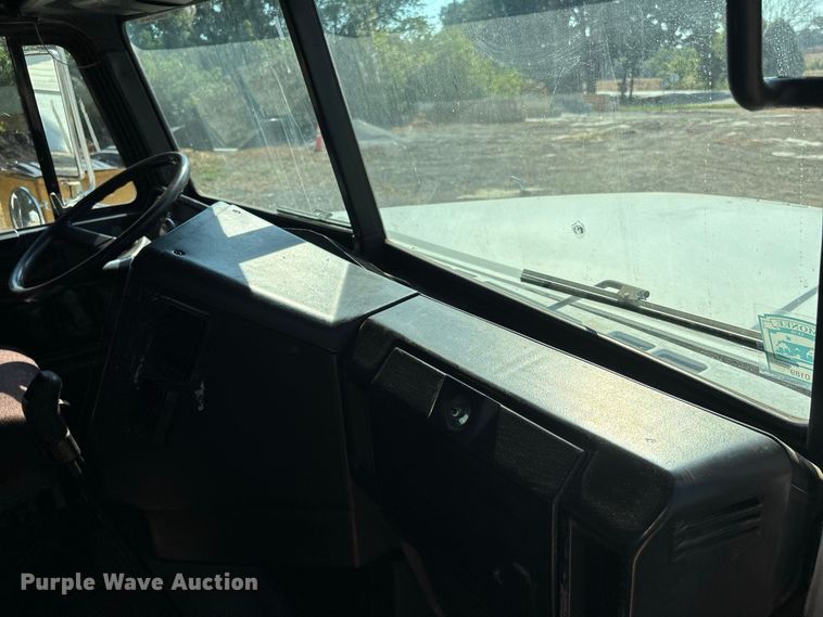 image for item EF1347 1996 Freightliner USF-1E vacuum truck