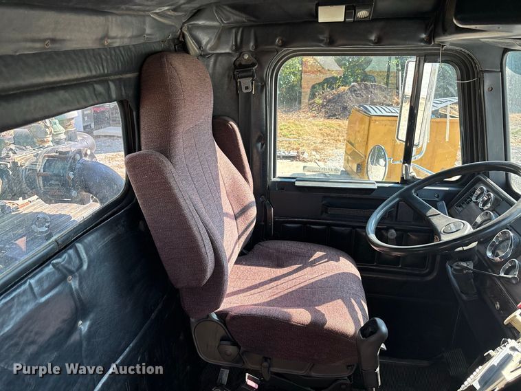 image for item EF1347 1996 Freightliner USF-1E vacuum truck
