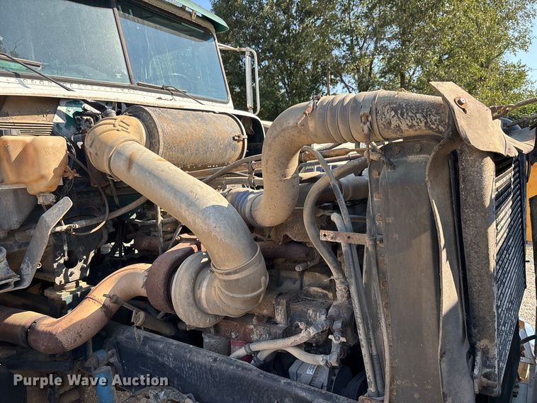 image for item EF1347 1996 Freightliner USF-1E vacuum truck